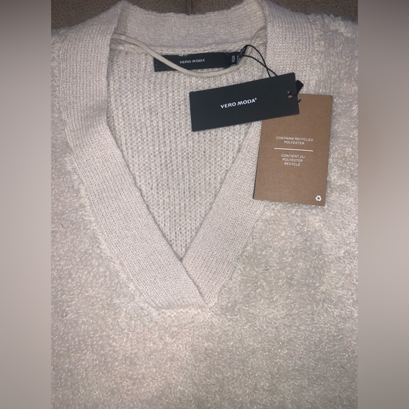 Vero Moda Womens Soft Beige Birch Loopi Sleeveless V-Neck Vest NEW size S & M - Picture 2 of 4